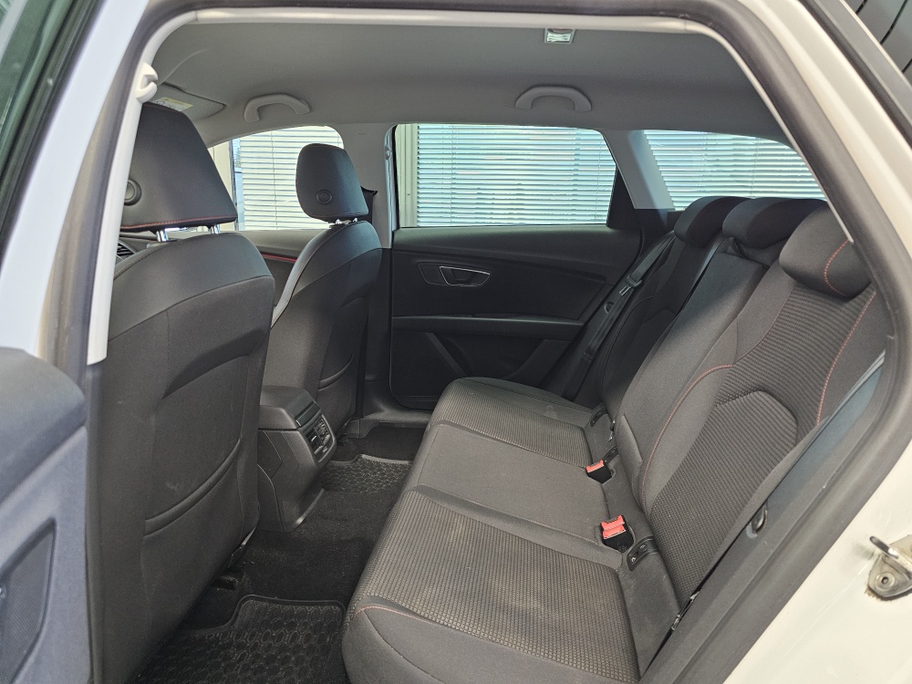 Seat Leon Sportstourer ST bei Hoffmann Automobile in Wolfsburg kaufen und sofort mitnehmen - Bild 4