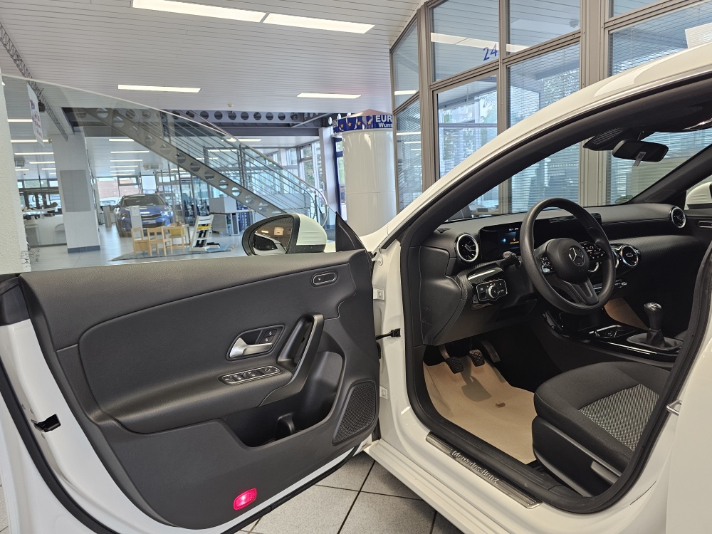 Mercedes-Benz CLA 180 Shooting Brake bei Hoffmann Automobile in Wolfsburg kaufen und sofort mitnehmen - Bild 25