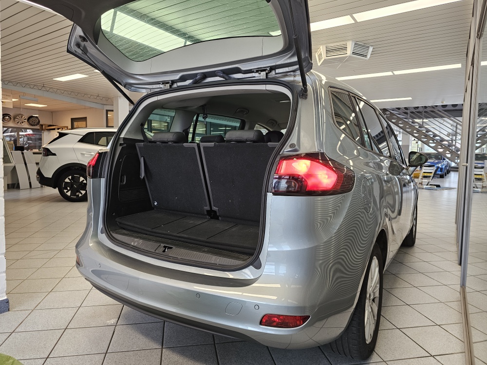 Opel Zafira Tourer bei Hoffmann Automobile in Wolfsburg kaufen und sofort mitnehmen - Bild 2