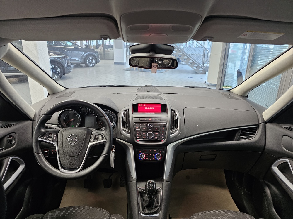 Opel Zafira Tourer bei Hoffmann Automobile in Wolfsburg kaufen und sofort mitnehmen - Bild 8