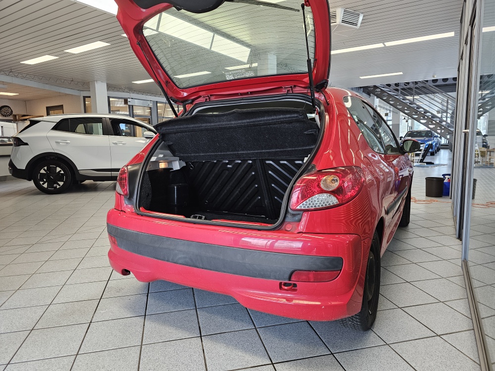 Peugeot 206 bei Hoffmann Automobile in Wolfsburg kaufen und sofort mitnehmen - Bild 2