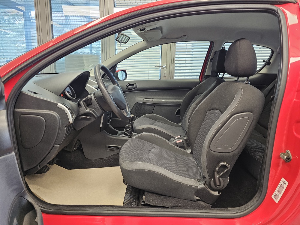 Peugeot 206 bei Hoffmann Automobile in Wolfsburg kaufen und sofort mitnehmen - Bild 7