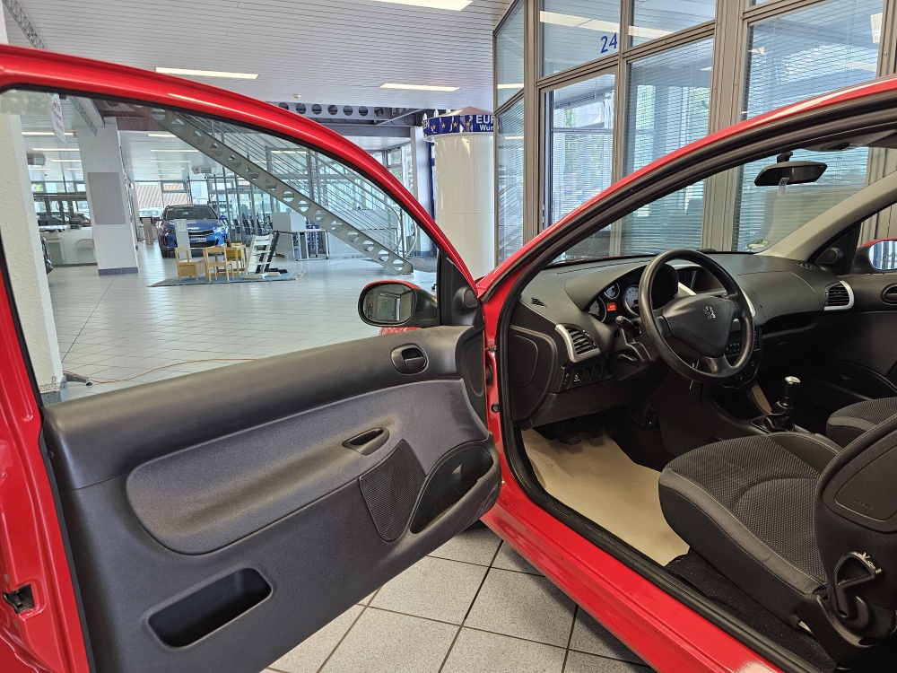 Peugeot 206 bei Hoffmann Automobile in Wolfsburg kaufen und sofort mitnehmen - Bild 8