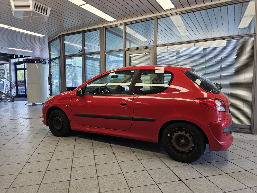 Peugeot 206 bei Hoffmann Automobile in Wolfsburg kaufen und sofort mitnehmen - Bild 9