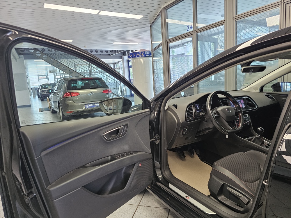 Seat Leon bei Hoffmann Automobile in Wolfsburg kaufen und sofort mitnehmen - Bild 22