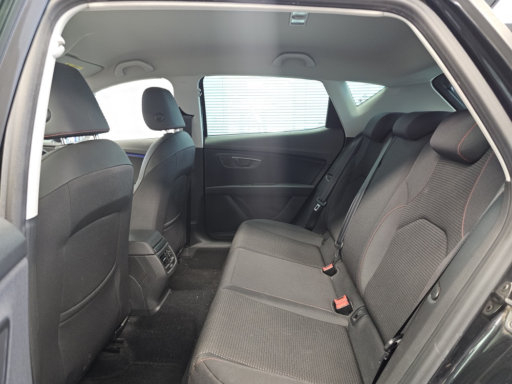 Seat Leon bei Hoffmann Automobile in Wolfsburg kaufen und sofort mitnehmen - Bild 4