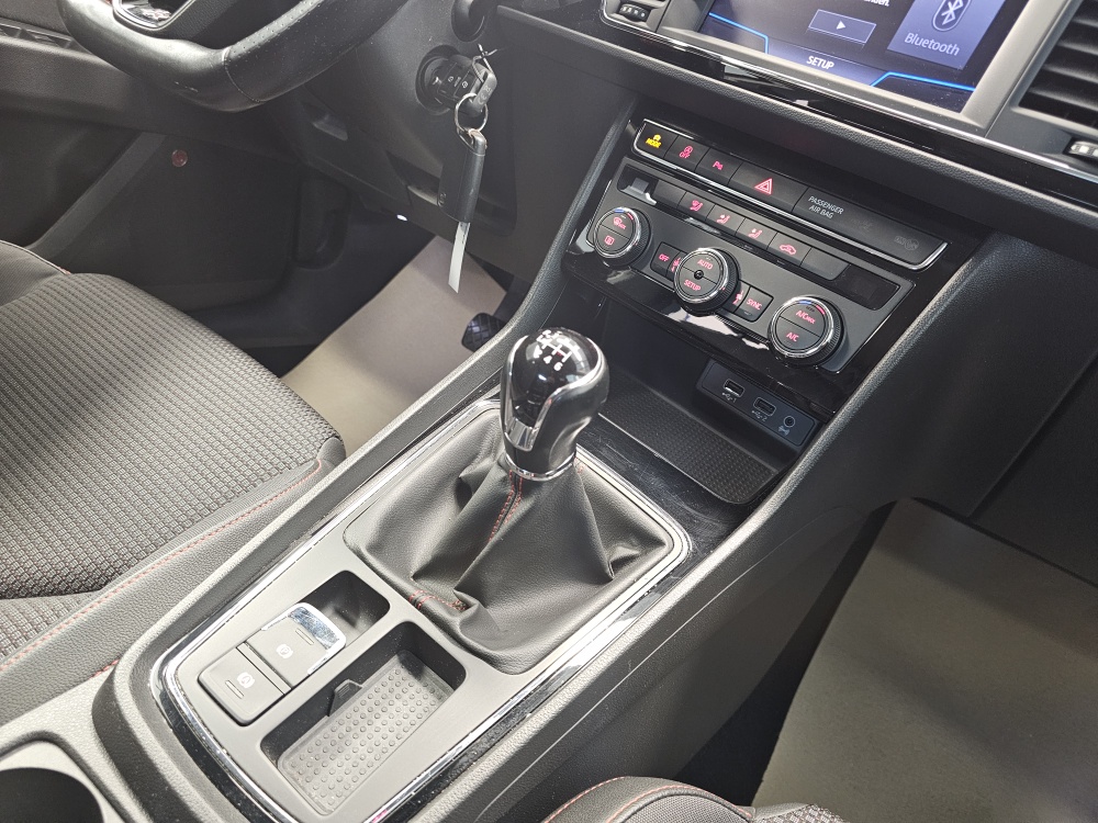 Seat Leon bei Hoffmann Automobile in Wolfsburg kaufen und sofort mitnehmen - Bild 7