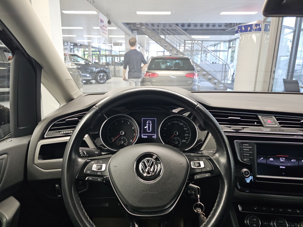 VW Touran bei Hoffmann Automobile in Wolfsburg kaufen und sofort mitnehmen - Bild 15