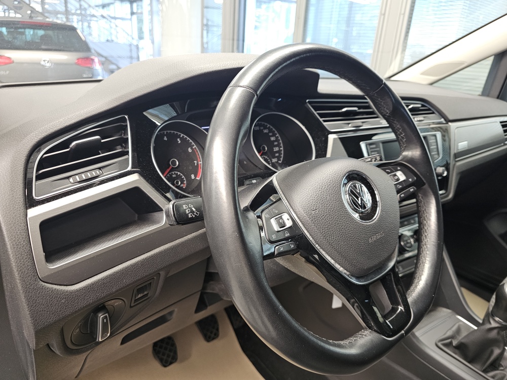 VW Touran bei Hoffmann Automobile in Wolfsburg kaufen und sofort mitnehmen - Bild 16