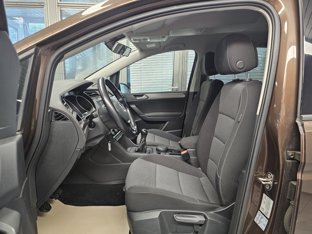 VW Touran bei Hoffmann Automobile in Wolfsburg kaufen und sofort mitnehmen - Bild 17