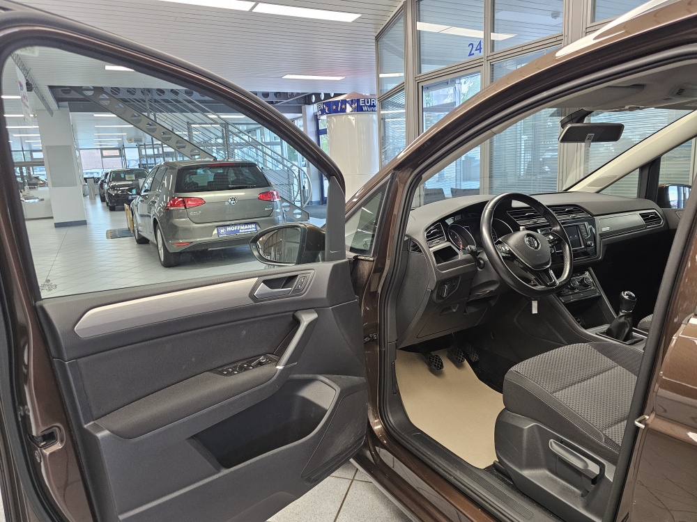 VW Touran bei Hoffmann Automobile in Wolfsburg kaufen und sofort mitnehmen - Bild 18