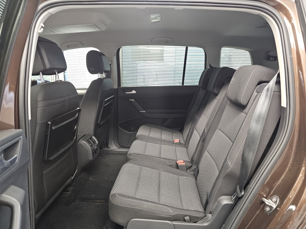 VW Touran bei Hoffmann Automobile in Wolfsburg kaufen und sofort mitnehmen - Bild 5