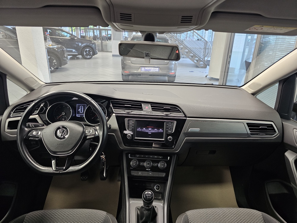 VW Touran bei Hoffmann Automobile in Wolfsburg kaufen und sofort mitnehmen - Bild 6