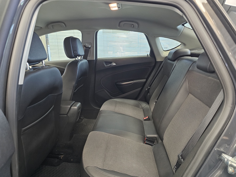 Opel Astra bei Hoffmann Automobile in Wolfsburg kaufen und sofort mitnehmen - Bild 4