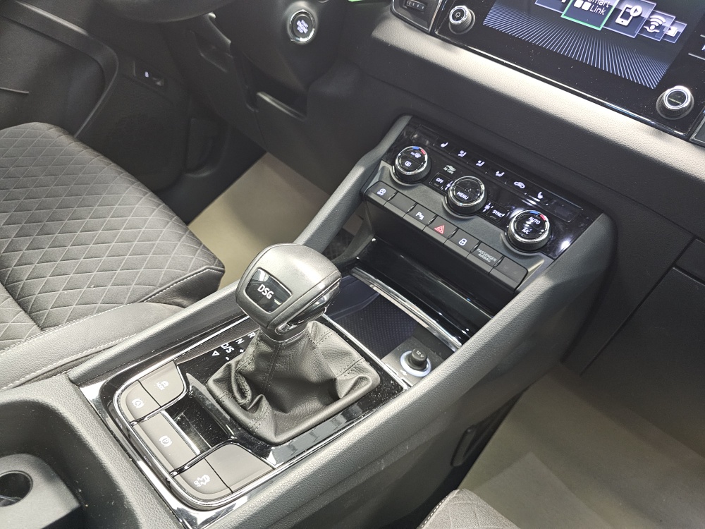 Skoda Karoq bei Hoffmann Automobile in Wolfsburg kaufen und sofort mitnehmen - Bild 10