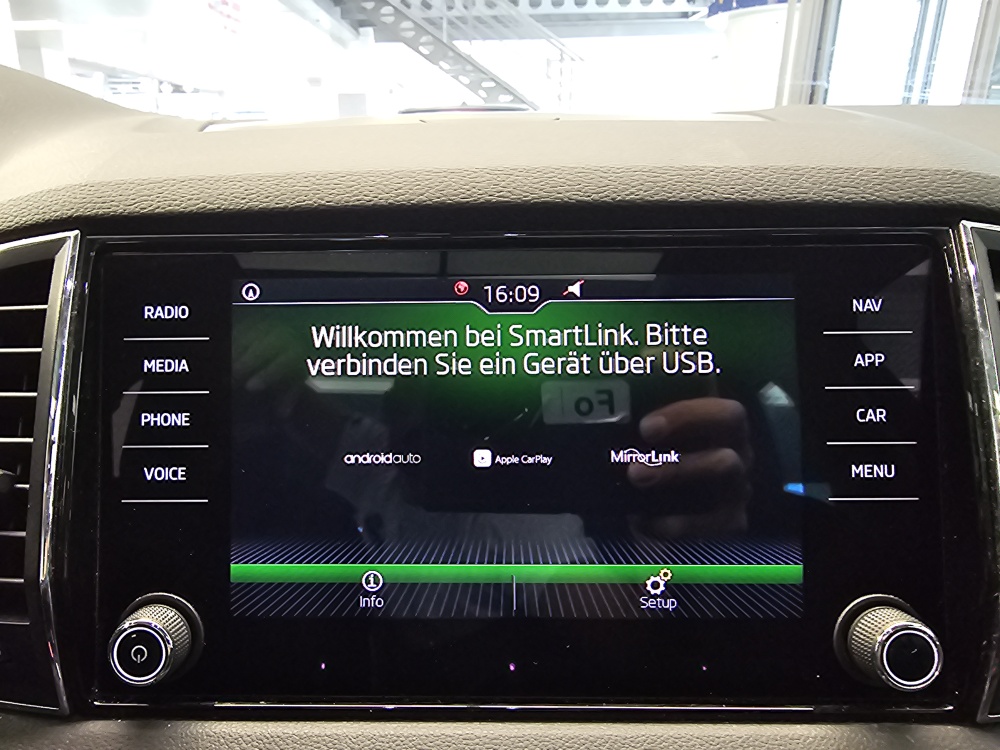 Skoda Karoq bei Hoffmann Automobile in Wolfsburg kaufen und sofort mitnehmen - Bild 12