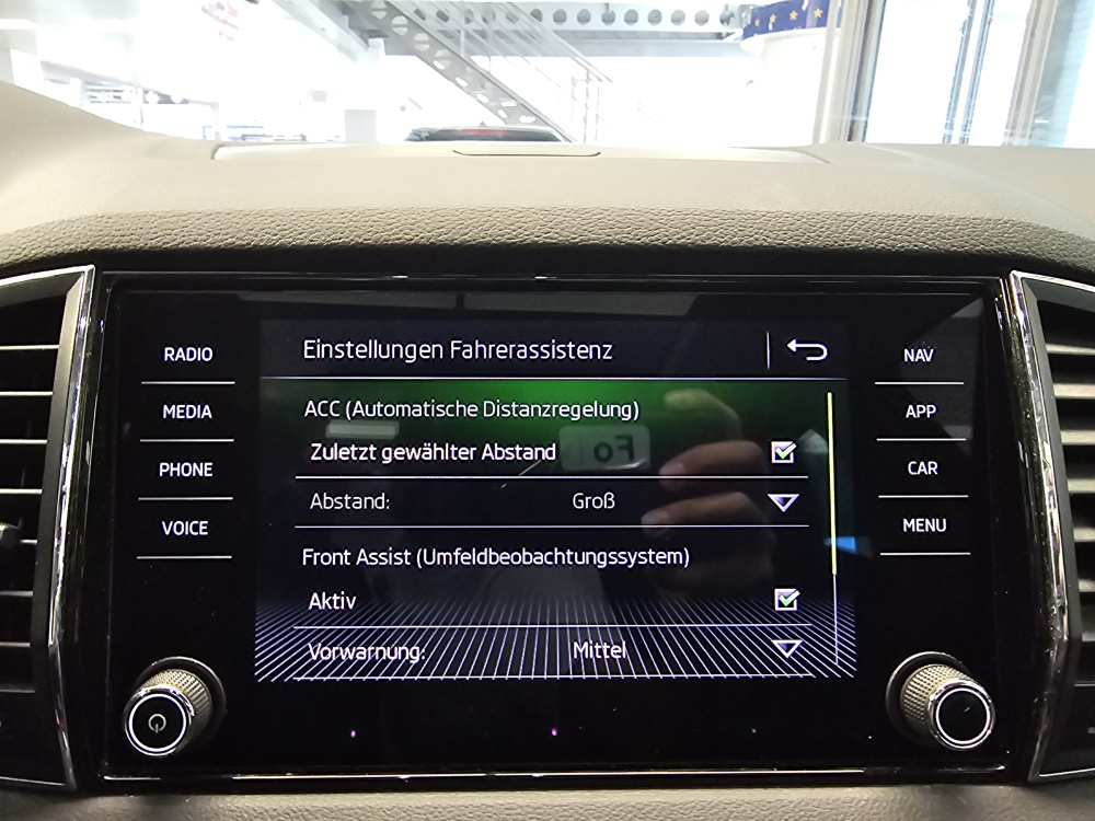 Skoda Karoq bei Hoffmann Automobile in Wolfsburg kaufen und sofort mitnehmen - Bild 13