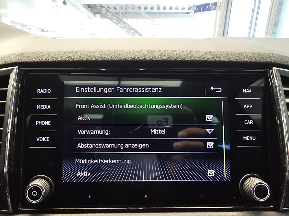 Skoda Karoq bei Hoffmann Automobile in Wolfsburg kaufen und sofort mitnehmen - Bild 14