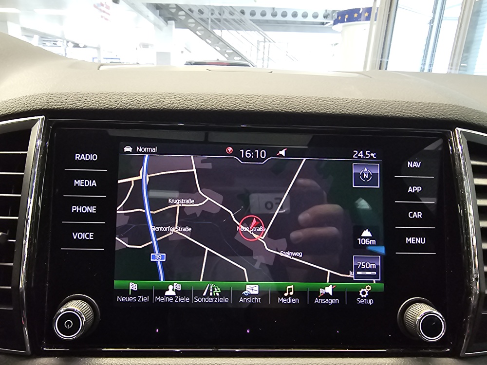 Skoda Karoq bei Hoffmann Automobile in Wolfsburg kaufen und sofort mitnehmen - Bild 15