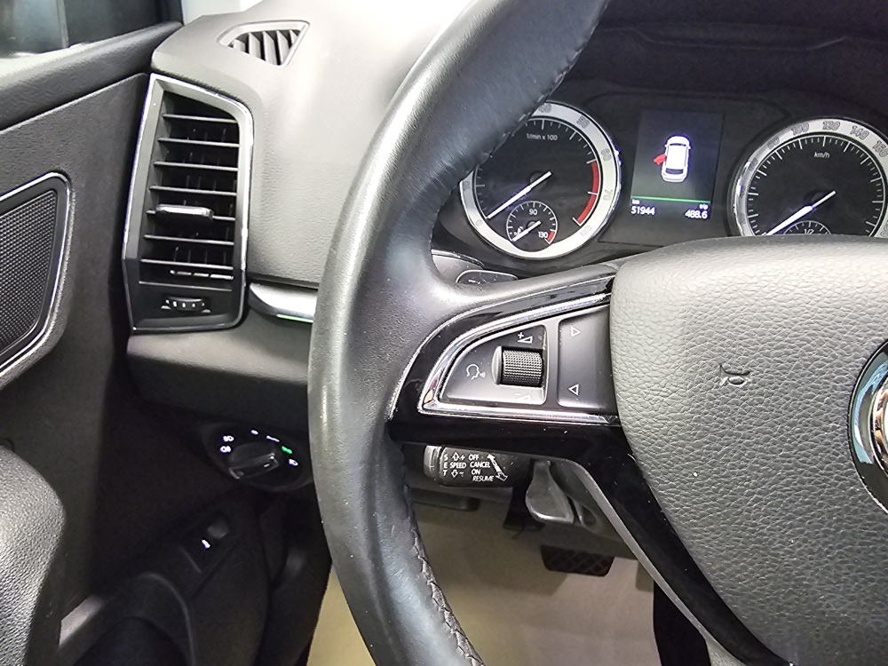 Skoda Karoq bei Hoffmann Automobile in Wolfsburg kaufen und sofort mitnehmen - Bild 20