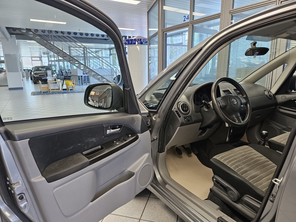 Suzuki SX4 bei Hoffmann Automobile in Wolfsburg kaufen und sofort mitnehmen - Bild 16