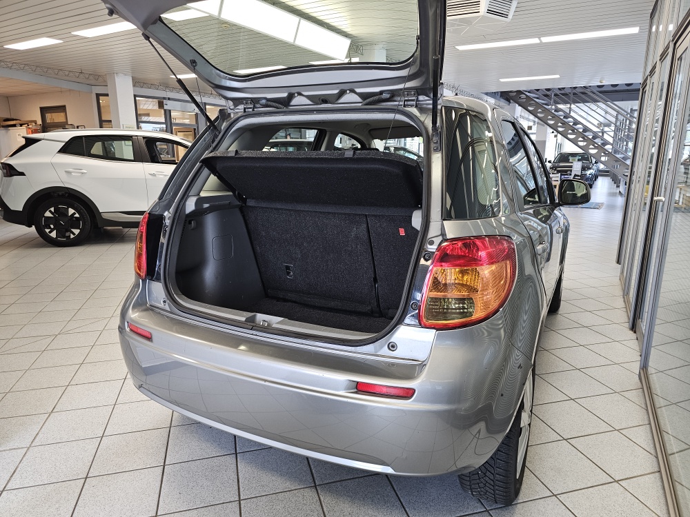 Suzuki SX4 bei Hoffmann Automobile in Wolfsburg kaufen und sofort mitnehmen - Bild 2