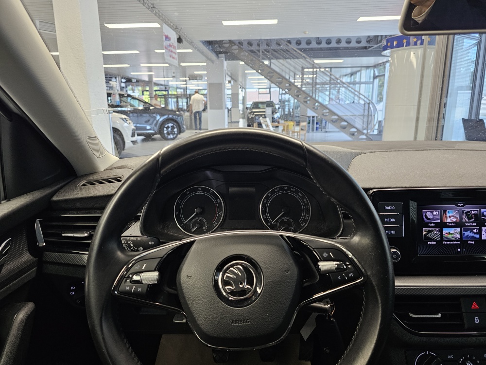 Skoda Scala bei Hoffmann Automobile in Wolfsburg kaufen und sofort mitnehmen - Bild 16