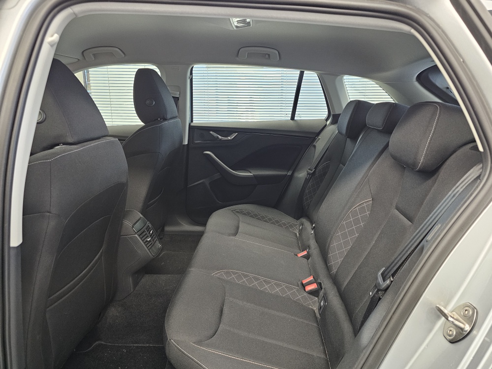 Skoda Scala bei Hoffmann Automobile in Wolfsburg kaufen und sofort mitnehmen - Bild 4