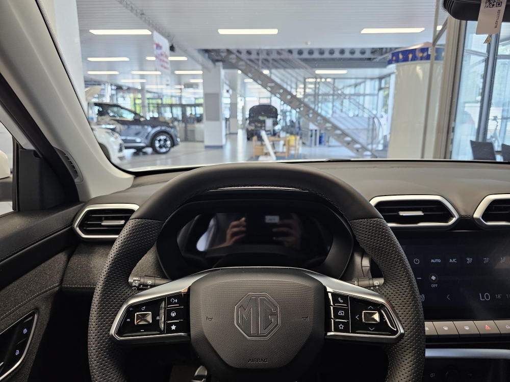 MG ZS bei Hoffmann Automobile in Wolfsburg kaufen und sofort mitnehmen - Bild 23