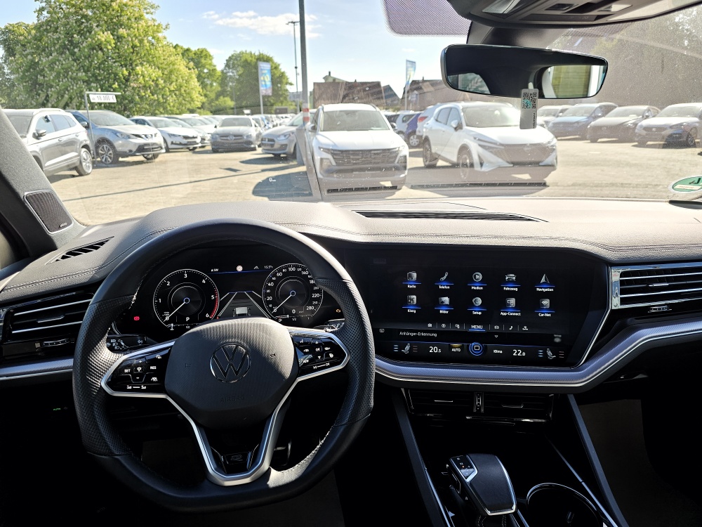 VW Touareg  bei Hoffmann Automobile in Wolfsburg kaufen und sofort mitnehmen - Bild 18