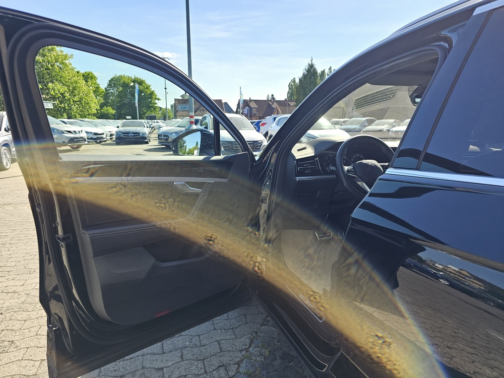 VW Touareg  bei Hoffmann Automobile in Wolfsburg kaufen und sofort mitnehmen - Bild 21