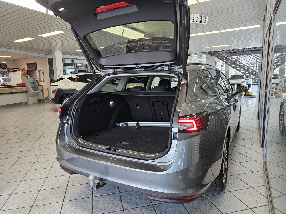 Skoda Superb Combi bei Hoffmann Automobile in Wolfsburg kaufen und sofort mitnehmen - Bild 2
