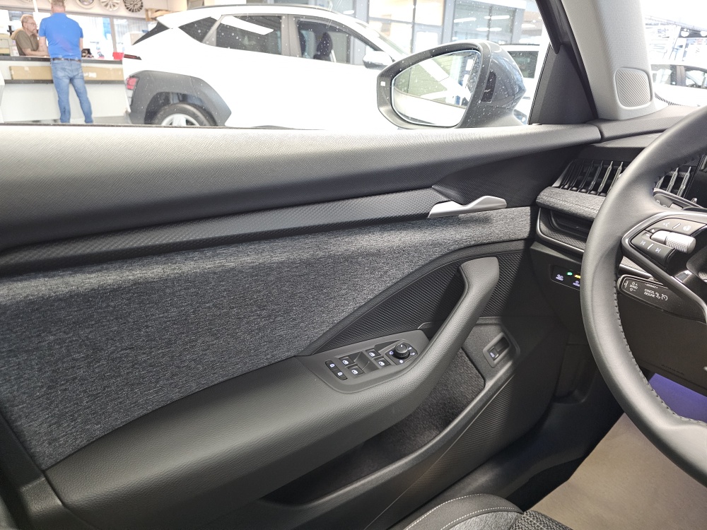 Skoda Superb Combi bei Hoffmann Automobile in Wolfsburg kaufen und sofort mitnehmen - Bild 25