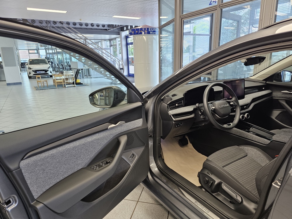 Skoda Superb Combi bei Hoffmann Automobile in Wolfsburg kaufen und sofort mitnehmen - Bild 31