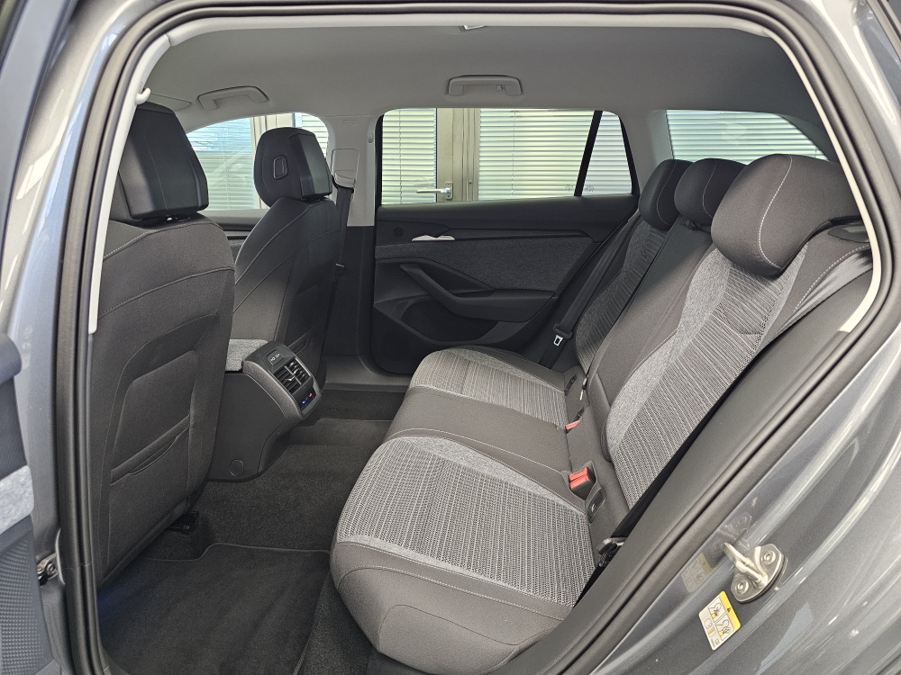 Skoda Superb Combi bei Hoffmann Automobile in Wolfsburg kaufen und sofort mitnehmen - Bild 7