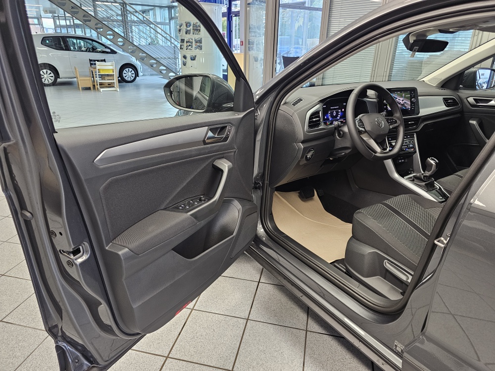 VW T-Roc  bei Hoffmann Automobile in Wolfsburg kaufen und sofort mitnehmen - Bild 22