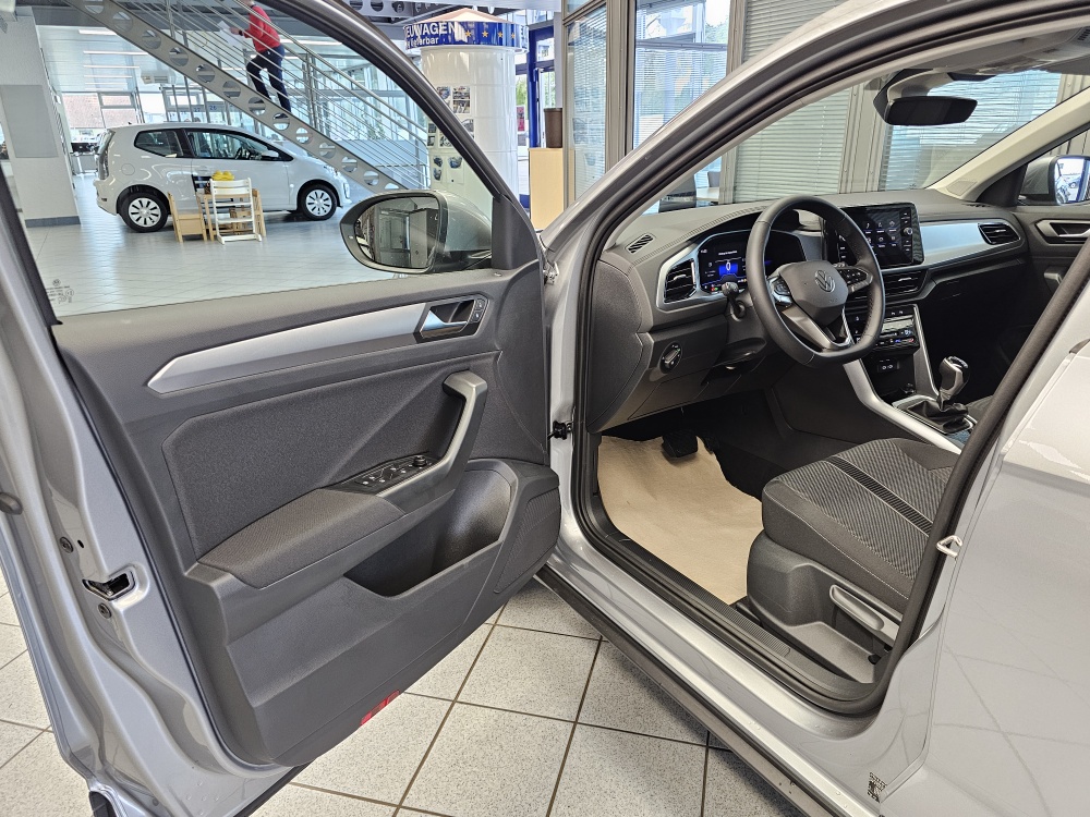 VW T-Roc  bei Hoffmann Automobile in Wolfsburg kaufen und sofort mitnehmen - Bild 24
