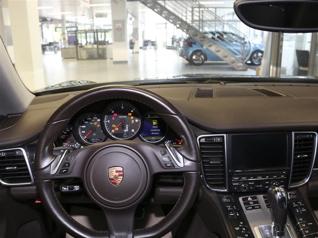 Porsche Panamera  bei Hoffmann Automobile in Wolfsburg kaufen und sofort mitnehmen - Bild 9
