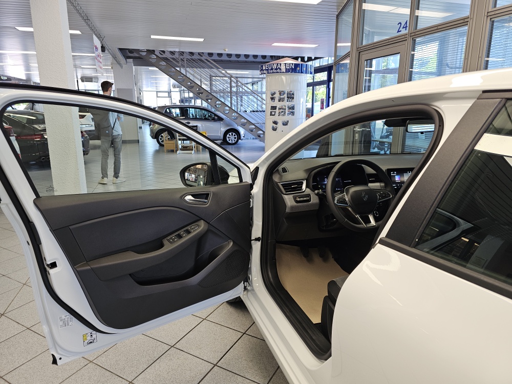 Renault Clio  bei Hoffmann Automobile in Wolfsburg kaufen und sofort mitnehmen - Bild 17